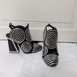 Kat Maconie Frida Black Leather Silver Circle Spiral Heels Shoes Women Size 5.5